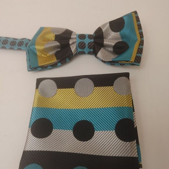 ROBERT LEWIS MEN'S BOWTIE AND POCKET SQUARE SET. - Picture 2 of 4